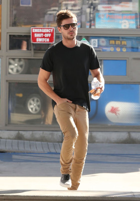 Zac Efron pic #556116