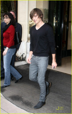 Zac Efron pic #143222