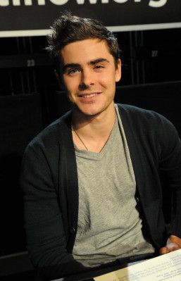Zac Efron pic #273661