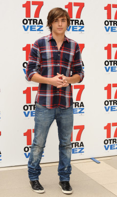 Zac Efron pic #156001