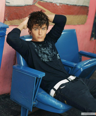 Zac Efron pic #137213