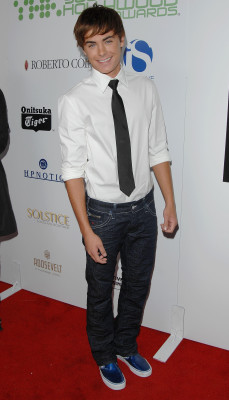 Zac Efron pic #132779