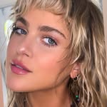 Anne Winters Instagram Icon