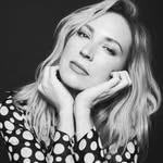 Beth Riesgraf Instagram Icon