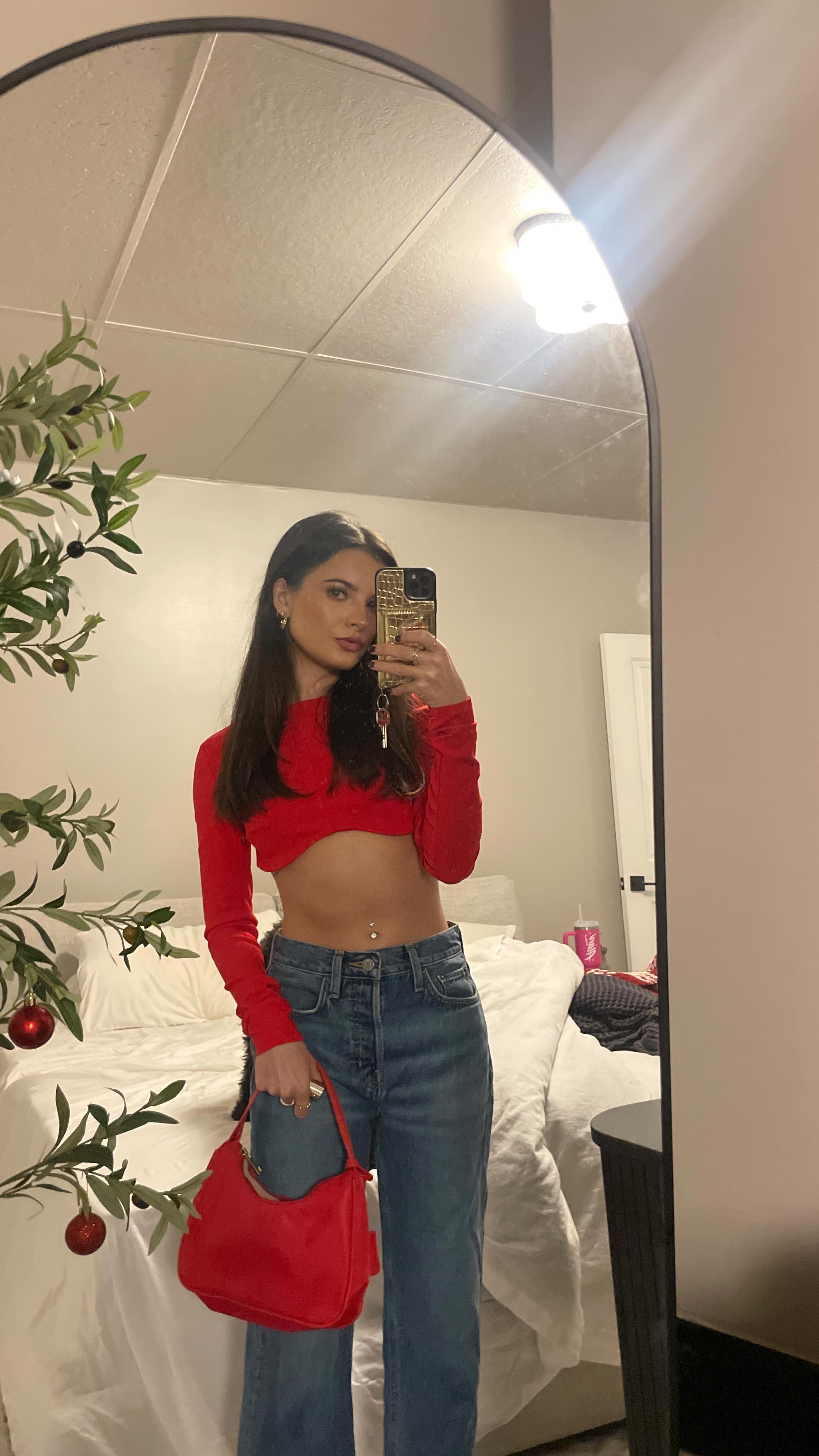 Hyland'S Instagram Post: Body Positivity Or Too Far? - 6omb9fg