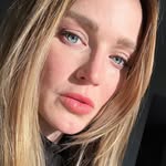 Caity Lotz Instagram Icon