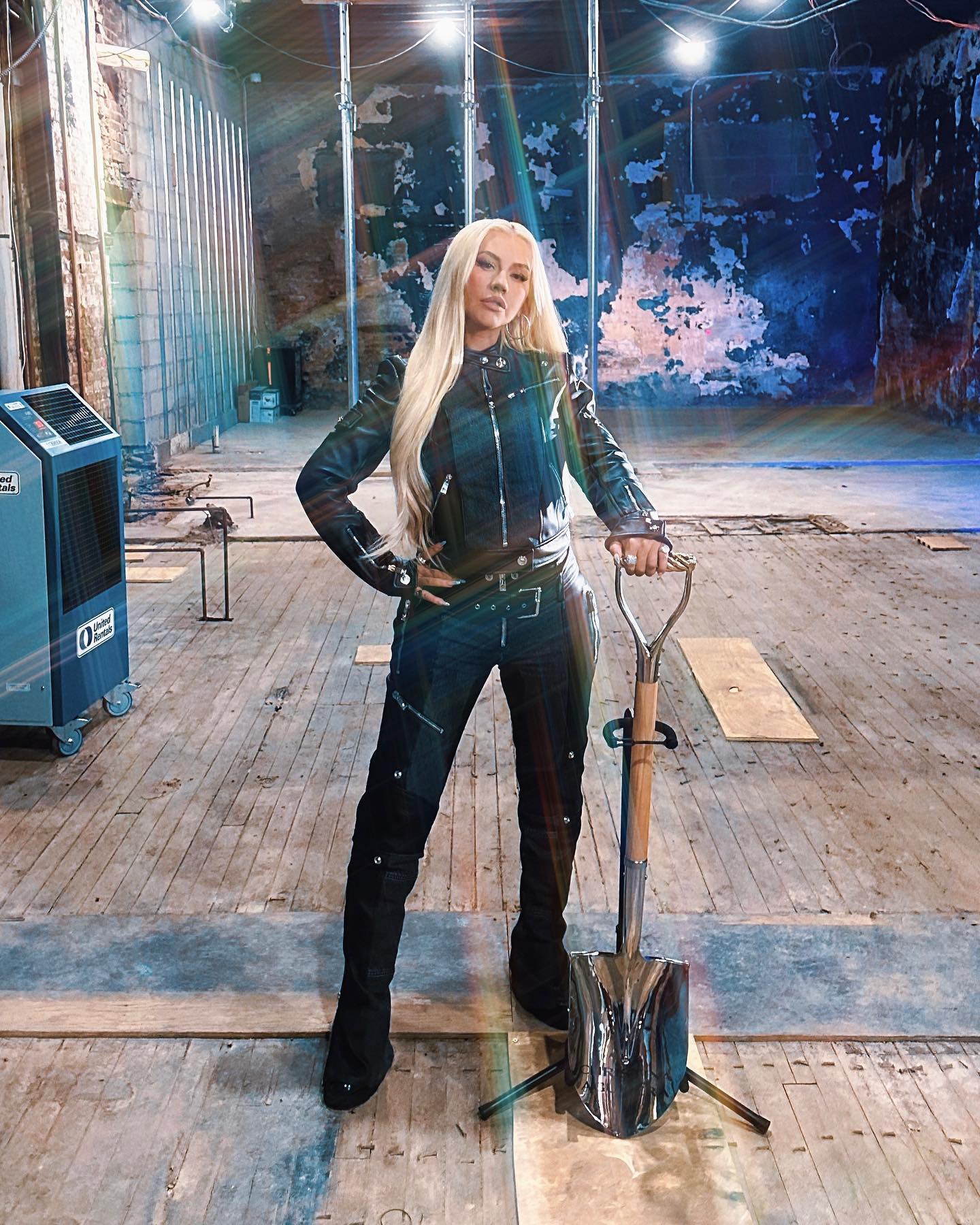 Christina Aguilera Shares New Photos On Instagram