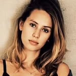 Dylan Penn Instagram Icon