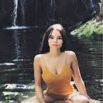 Eline Powell Instagram Icon