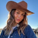 Natasha Bure Instagram Icon