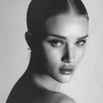 Rosie Huntington-Whitely Instagram Icon