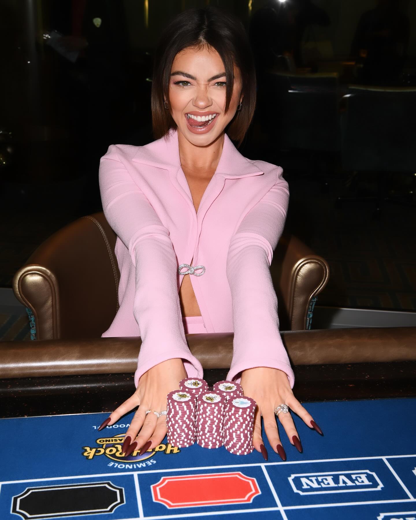 Behind The Scenes With Sarah Hyland On Instagram - nsottt7