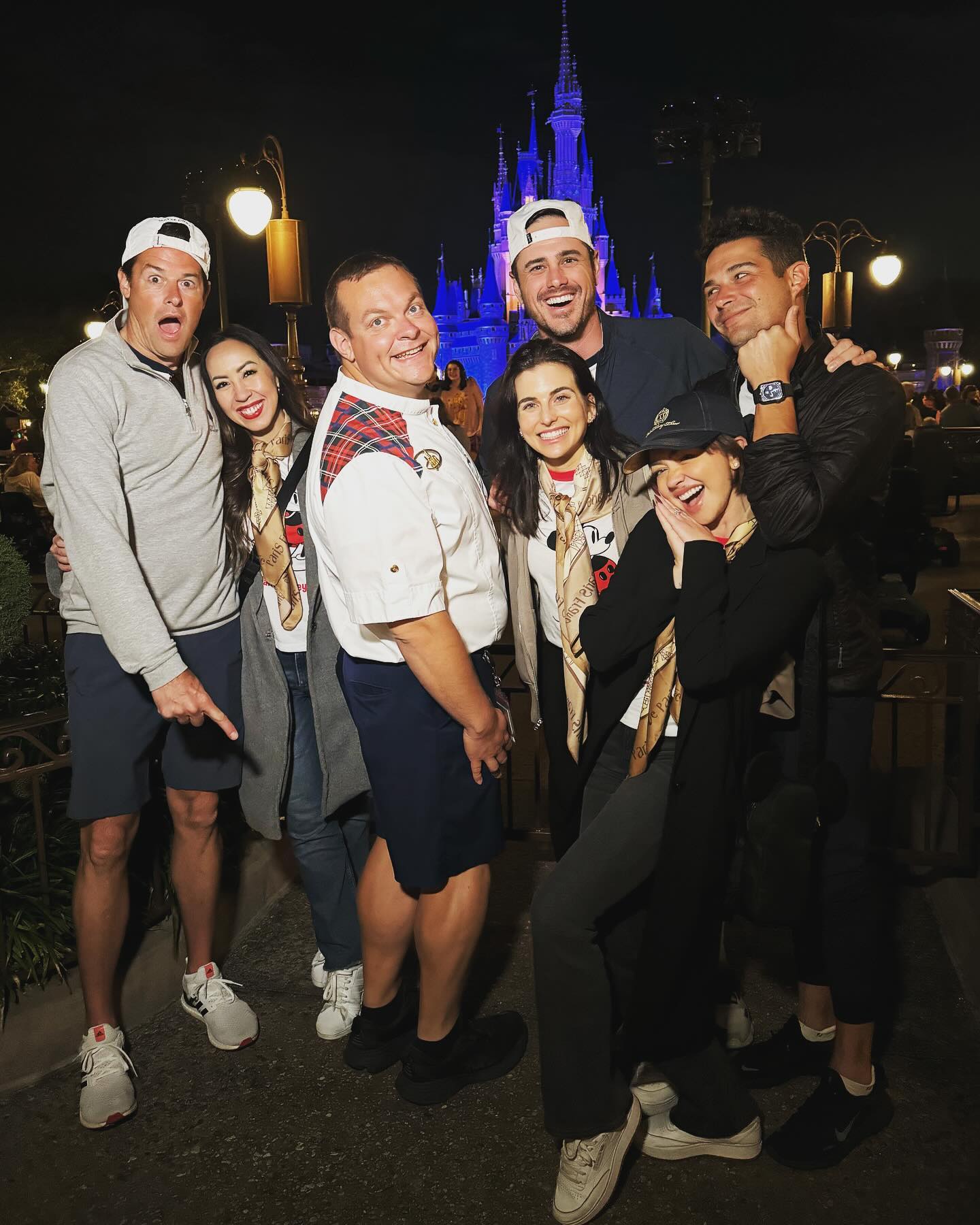 Behind The Scenes With Sarah Hyland On Instagram - ti4730b