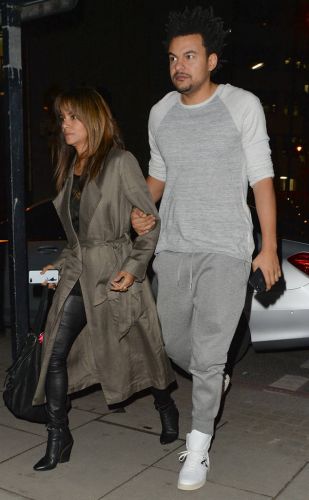 Halle Berry Shows Up At A Date With Her New Boyfriend