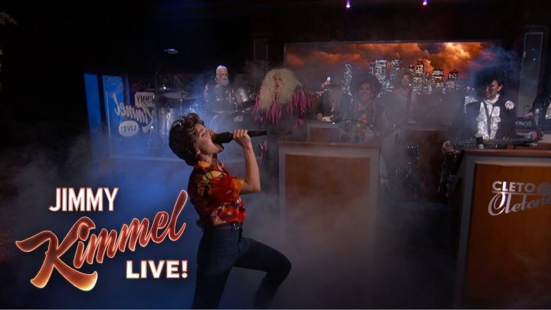 Kristen Bell Performs A Metallica Mash-Up