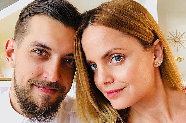 Mena Suvari married for the third time