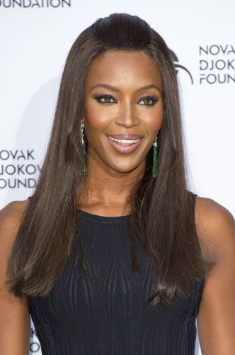 Naomi Campbell in a seductive dress came to the Burberry presentation