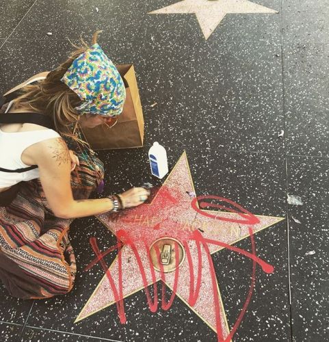 Paris Jackson cleaned the star on Hollywood Walk of Fame