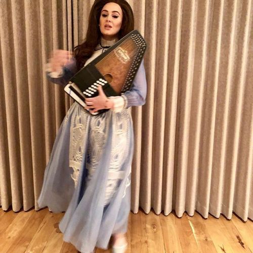 Adele leaves the scene for the family