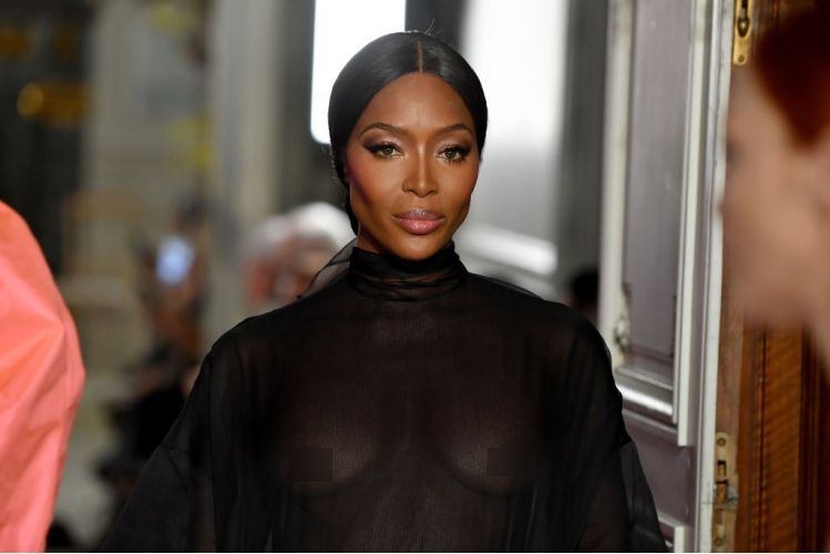 48-year-old Naomi Campbell showed her bare breasts on the podium