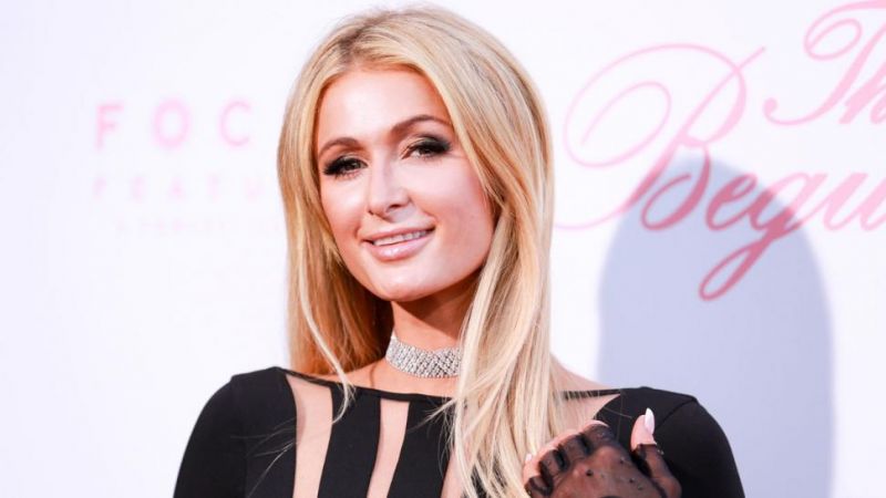Paris Hilton appeared in public in a ridiculous overalls