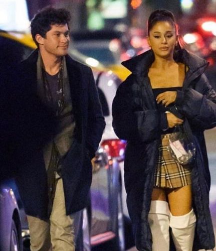Ariana Grande meets with ex-boyfriend | ThePlace