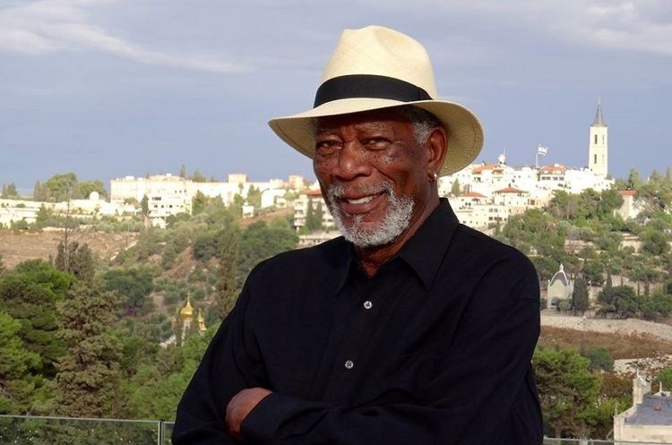 Actor Morgan Freeman turned 50 hectares of his ranch in a reserve for bees