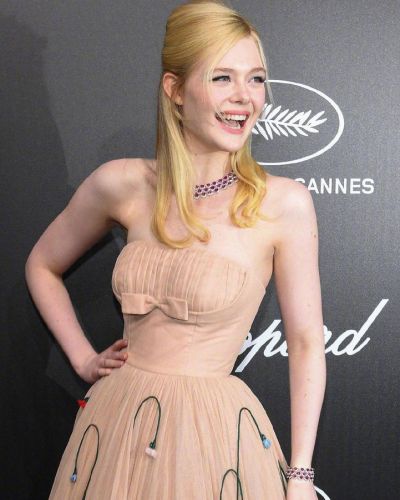 Elle Fanning fainted in Cannes