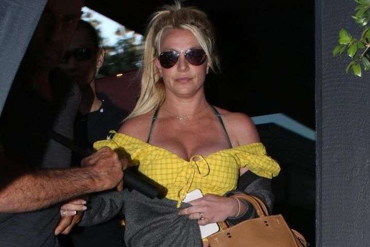 Britney Spears went to an Italian restaurant alone