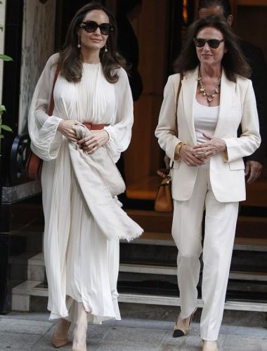 Angelina Jolie walked around Paris in a transparent dress without clothes