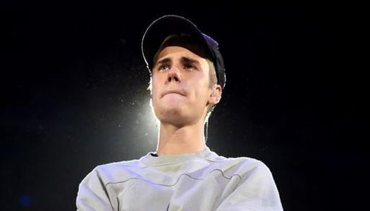 Justin Bieber asks for help from Selena Gomez