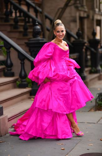 Sarah Jessica Parker wearing a pink cake dress