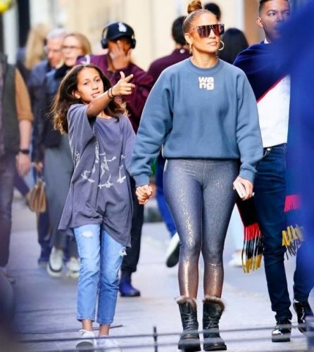 Jennifer Lopez in a sweatshirt and shining leggings walked with daughter in New York