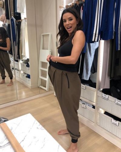Eva Longoria delighted fans with a slender figure