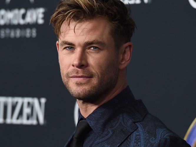 Chris Hemsworth will donate a million dollars to fight fires in Australia