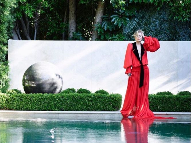 62-year-old Sharon Stone showed the perfect figure in mini and latex