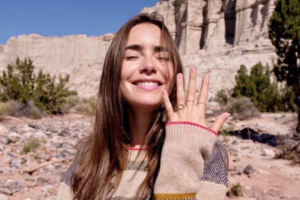 Lily Collins announced her engagement