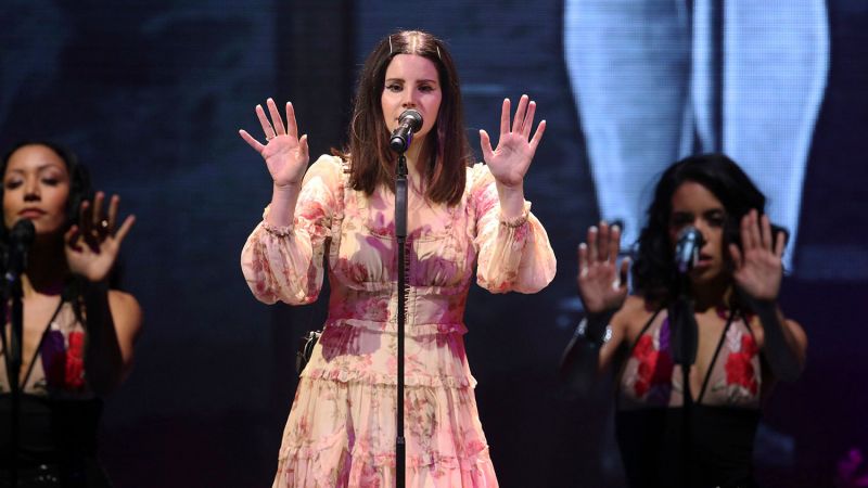 Singer Lana Del Rey contemplates marriage