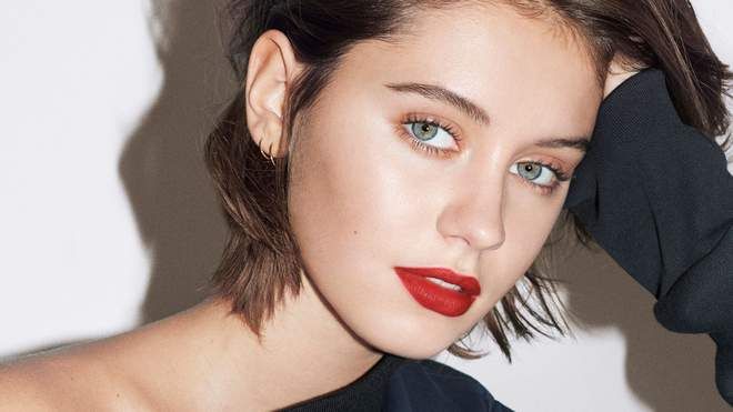 Jude Law's daughter is an ambassador for a famous cosmetics brand