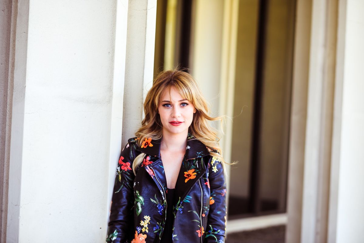 Amanda Leighton, photo #1051503