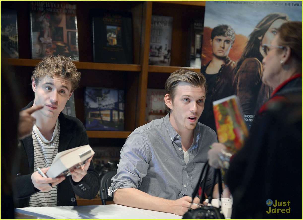Max Irons, photo #673339